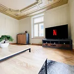 Beautiful, Bright, Large Apartment With Balcony Smarttv